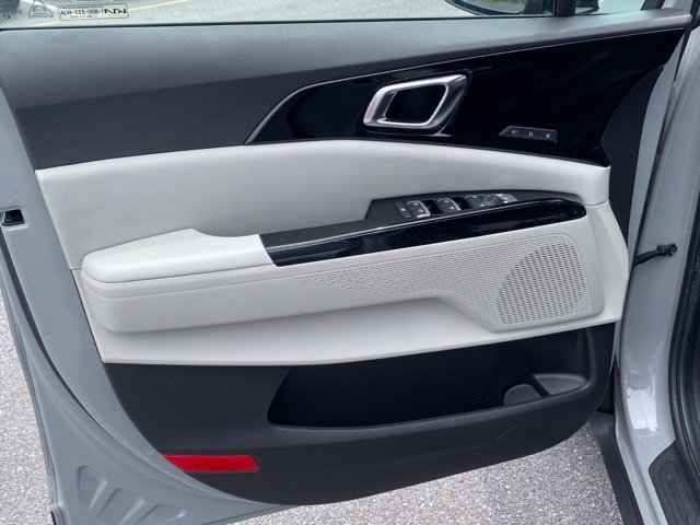 Used 2023 Kia Carnival SX FWD image 11