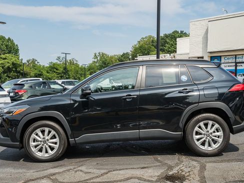 Used 2024 Toyota Corolla Cross LE AWD/4WD image 4