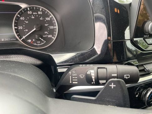Used 2025 Nissan Pathfinder SV AWD/4WD image 23