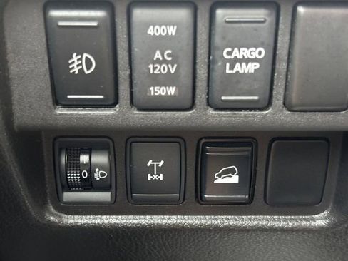 Used 2018 Nissan Titan PRO-4X w/ Pro-4x Convenience Package AWD/4WD image 33