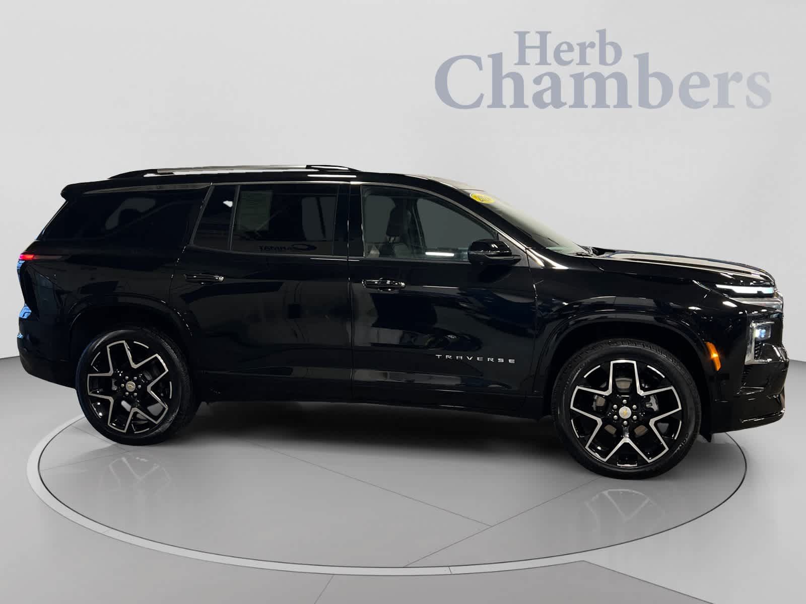 Used 2026 Chevrolet Traverse High Country w/ LPO, Floor Liner Package AWD/4WD image 5
