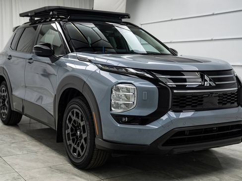 Used 2025 Mitsubishi Outlander AWD image 4