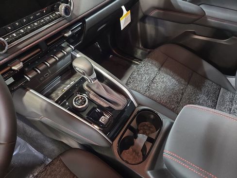 New 2026 Chevrolet Colorado Z71 w/ Midnight Edition image 26