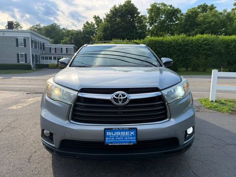 Used 2015 Toyota Highlander XLE AWD/4WD image 2