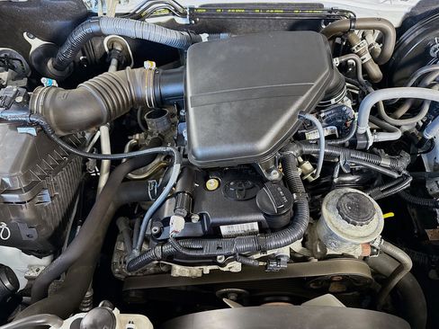 Used 2020 Toyota Tacoma SR image 38