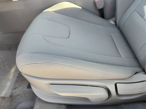 New 2025 Hyundai Elantra SE image 23