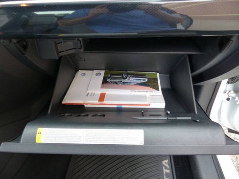 Used 2015 Volkswagen Jetta Sport FWD image 44