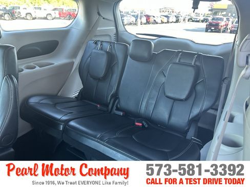 Used 2024 Chrysler Pacifica Touring-L FWD image 20