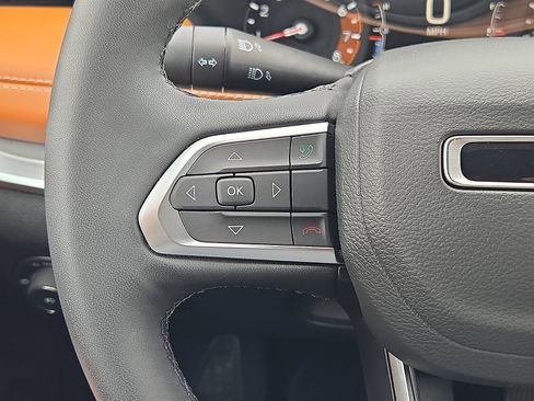 Used 2025 Jeep Compass Limited image 17