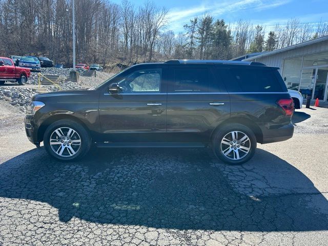 Used 2024 Ford Expedition Limited AWD/4WD image 2