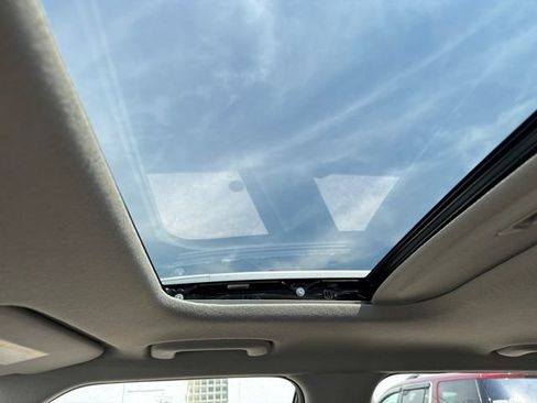 Used 2025 Hyundai Venue SEL FWD image 54