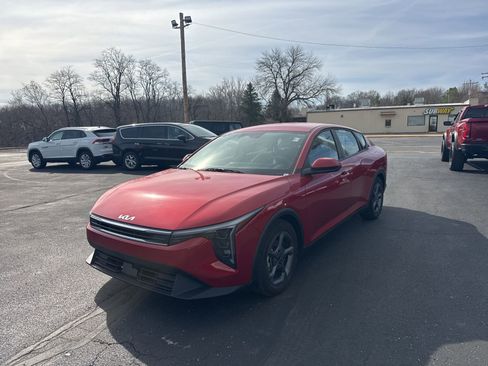 Used 2025 Kia K4 LXS image 3