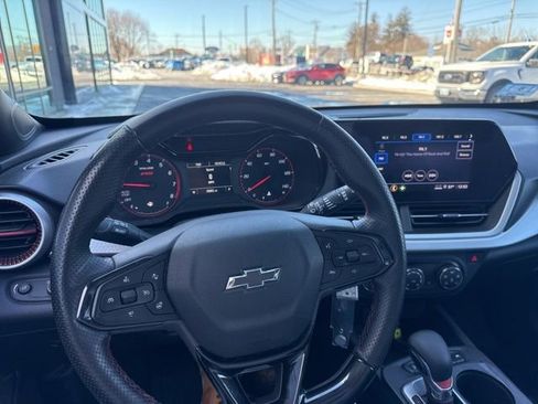 Used 2024 Chevrolet Trax RS w/ Sunroof Package image 17