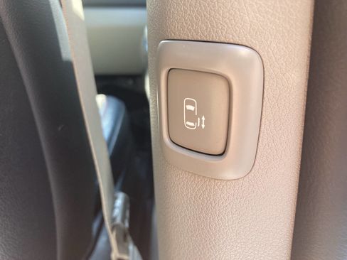 Used 2019 Kia Sedona EX image 33