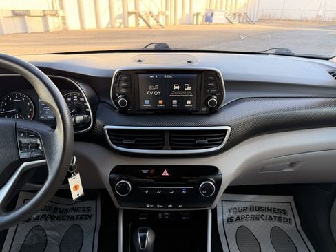 Used 2020 Hyundai Tucson SE w/ Cargo Package image 18