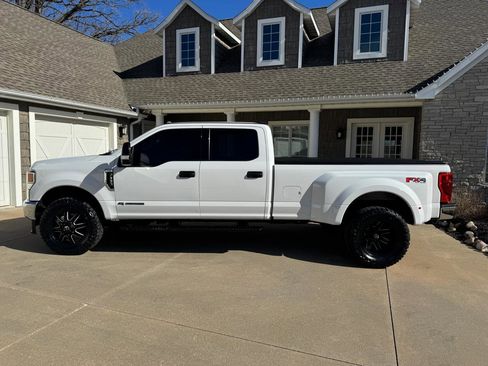Used 2020 Ford F350 XLT image 3