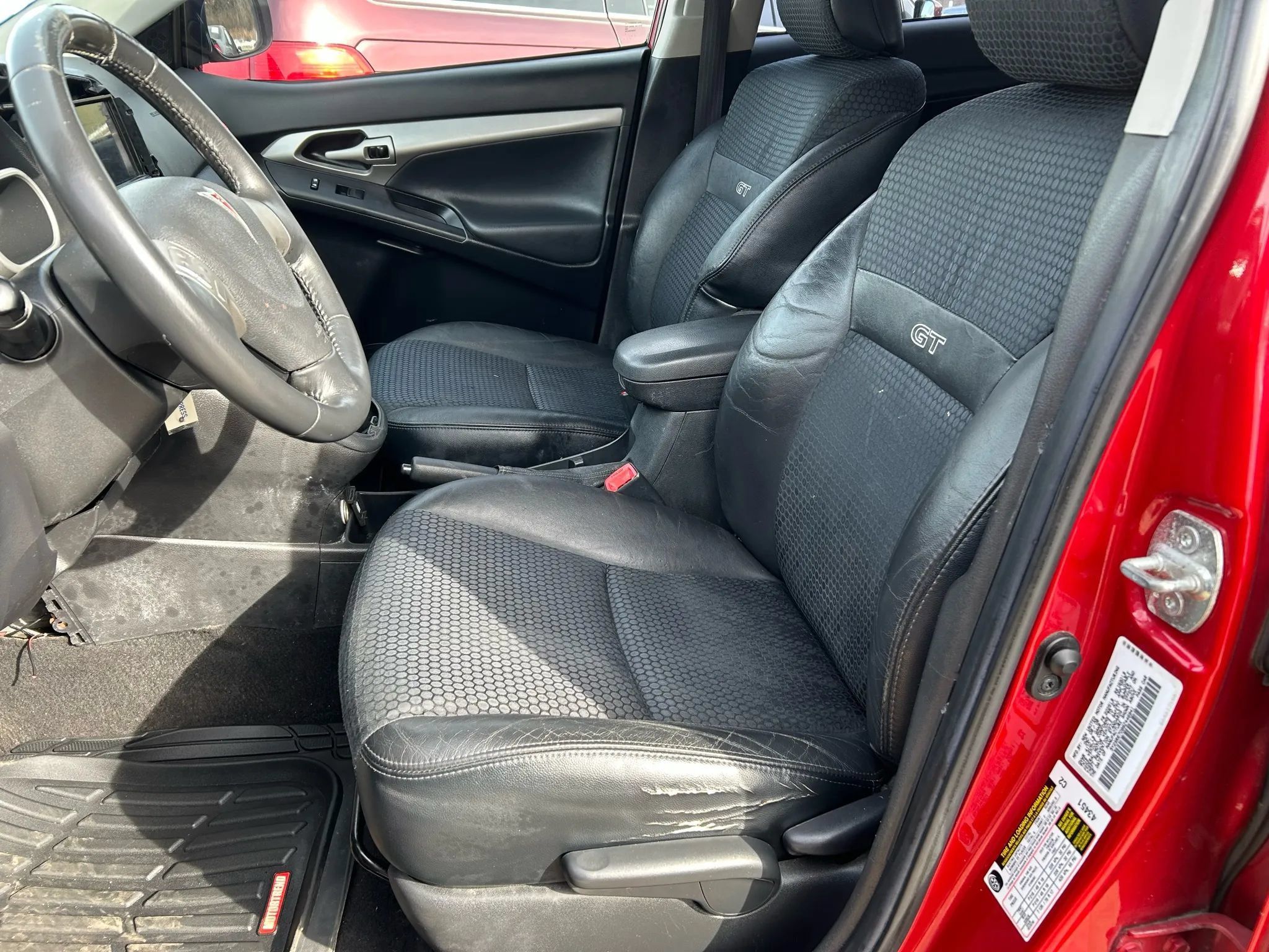Used 2009 Pontiac Vibe GT FWD image 4