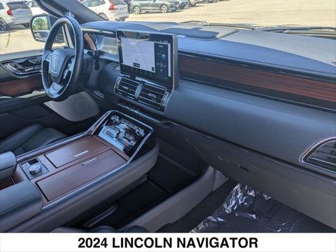 Used 2024 Lincoln Navigator Reserve AWD/4WD image 29