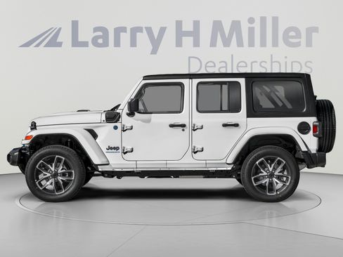 Used 2024 Jeep Wrangler Unlimited Rubicon 4xe w/ Technology Group AWD/4WD image 4