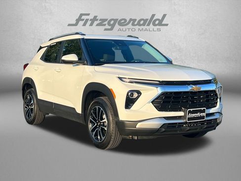 Used 2025 Chevrolet TrailBlazer LT AWD/4WD image 1