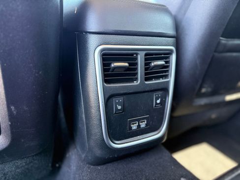 Used 2020 Chrysler 300 Limited RWD image 23