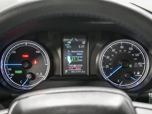 Certified 2022 Toyota Venza LE image 26