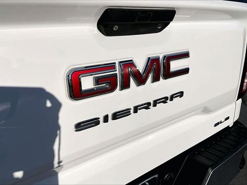Used 2020 GMC Sierra 1500 SLE w/ SLE Value Package image 28