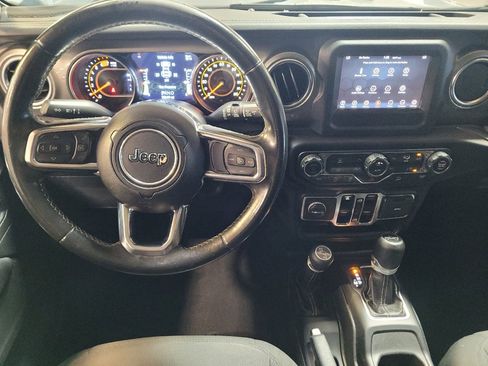 Used 2020 Jeep Wrangler Unlimited Sahara AWD/4WD image 22