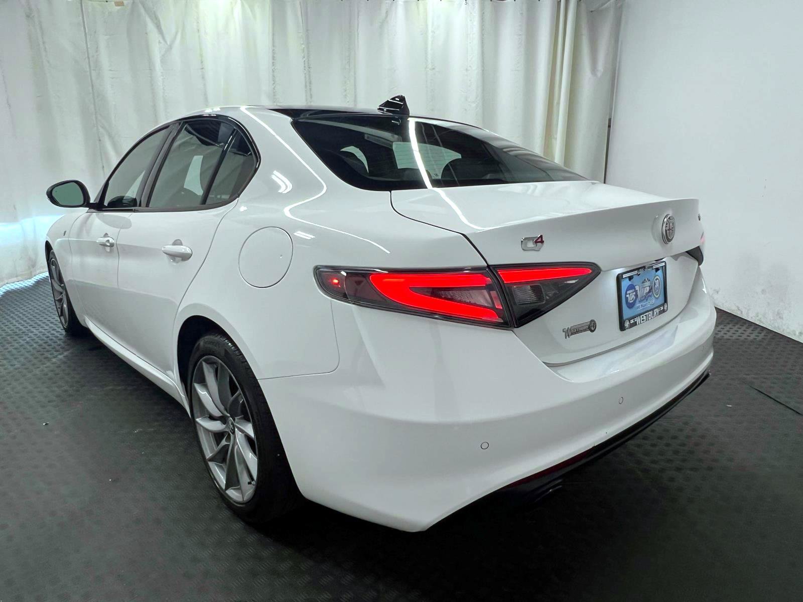 Used 2024 Alfa Romeo Giulia Ti AWD/4WD image 9