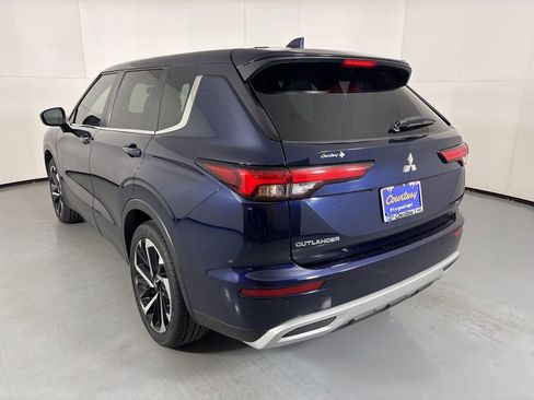 Used 2024 Mitsubishi Outlander SE image 6