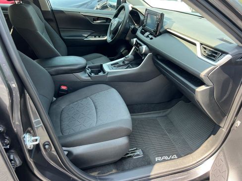 Used 2020 Toyota RAV4 XLE w/ Convenience Package FWD image 13