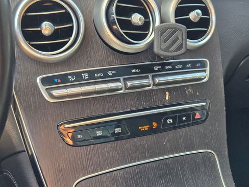 Used 2020 Mercedes-Benz GLC 300 4MATIC w/ AMG Line image 36