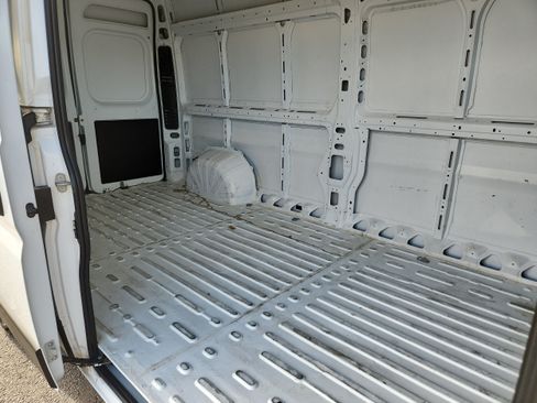 Used 2025 RAM ProMaster 2500 w/ Convenience Group FWD image 11