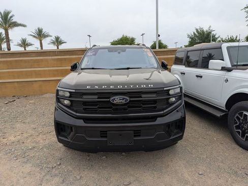 Used 2025 Ford Expedition Active RWD image 3