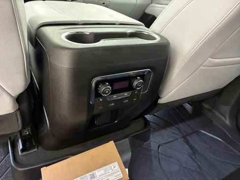 Certified 2025 Chevrolet Suburban Premier AWD/4WD image 19