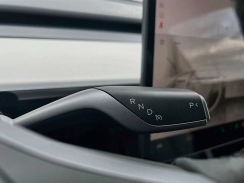 Used 2024 Tesla Model Y Long Range RWD image 17