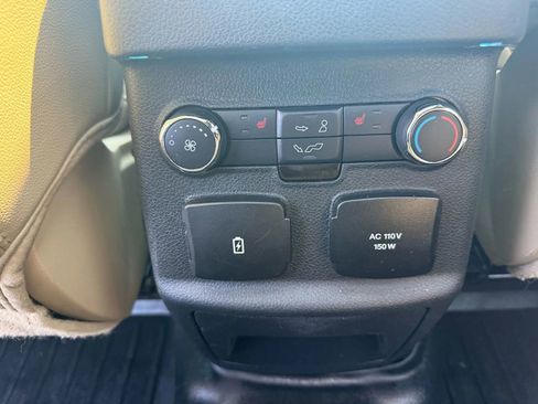 Used 2017 Ford Explorer Limited image 36