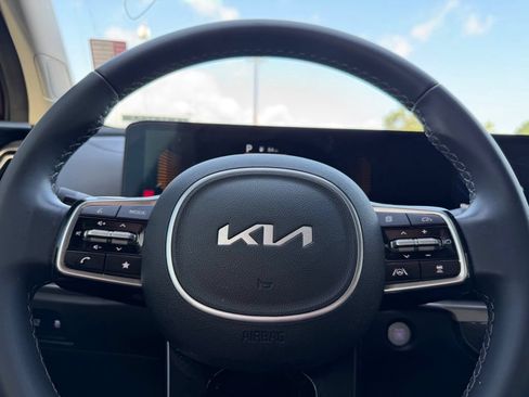 Certified 2025 Kia Sorento EX w/ Panoramic Sunroof Package FWD image 15