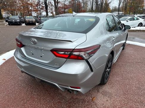 Used 2022 Toyota Camry SE image 5