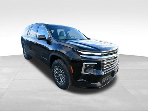 Used 2025 Chevrolet Traverse LT AWD/4WD image 9