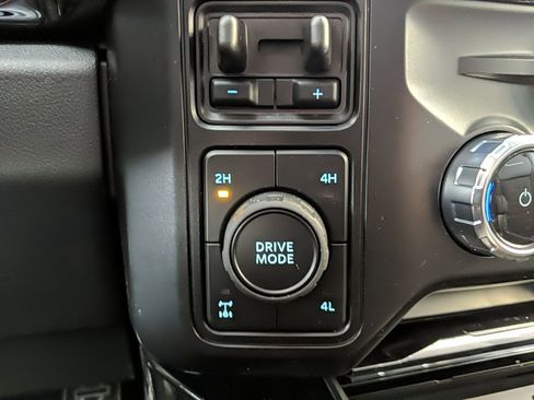 New 2026 Ford F250 Lariat w/ Black Appearance Package image 27