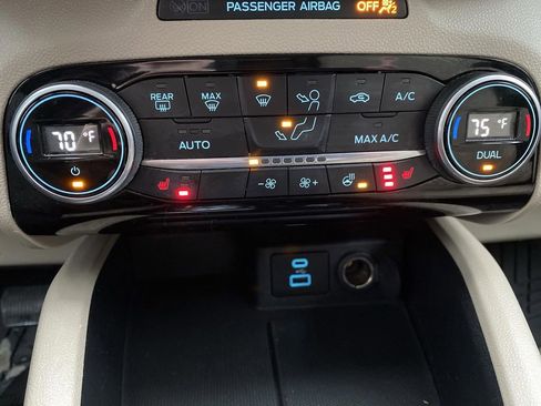 Used 2021 Ford Escape Titanium image 24