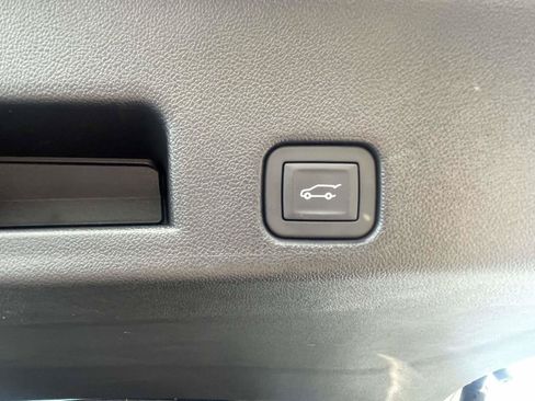 Certified 2026 GMC Acadia Elevation w/ Elevation Premium Package FWD image 6