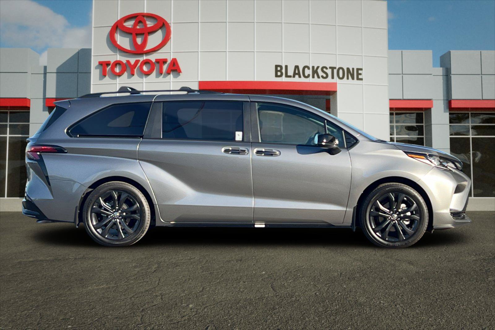 Certified 2026 Toyota Sienna XSE FWD image 2