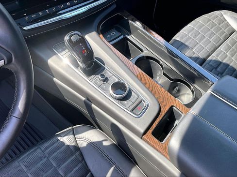 Used 2023 Cadillac Escalade Premium Luxury Platinum image 18