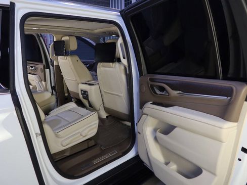 Used 2023 GMC Yukon XL Denali w/ Denali Reserve Package image 14