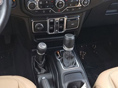 Used 2019 Jeep Wrangler Unlimited Sahara image 19