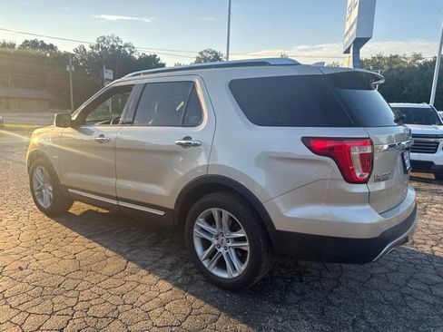 Used 2017 Ford Explorer Limited w/ Equipment Group 301A FWD image 4