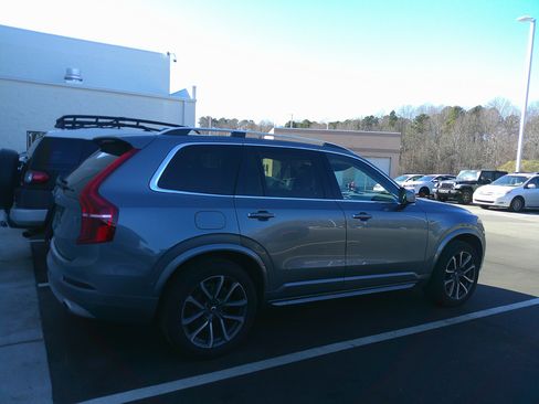 Used 2018 Volvo XC90 T5 Momentum w/ Convenience Package image 6