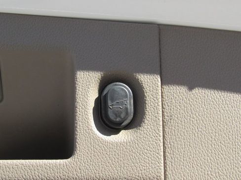 Used 2015 GMC Yukon XL SLT w/ Open Road Package image 6